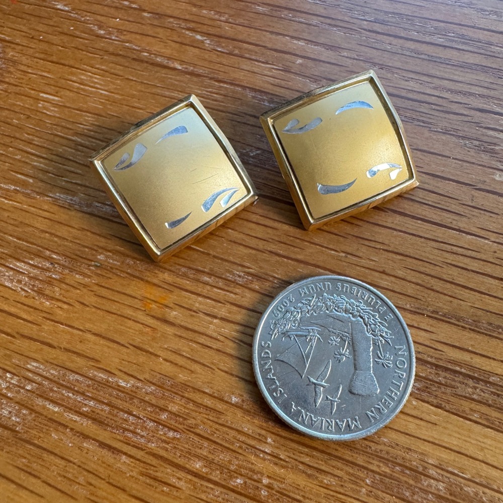 Vintage Gold‎ Tone Etched Square Clip On Earrings Metal Silver Accent MCM - Picture 4 of 4